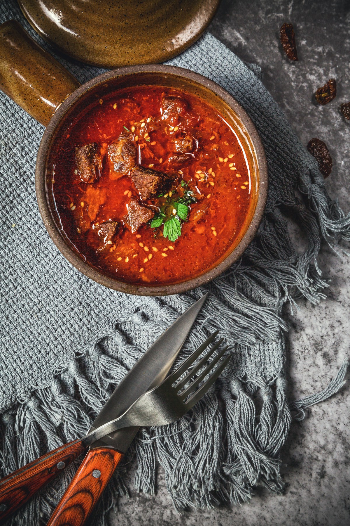 Carne de Panela Desmanchando no Tempero Alho e Sal Caseiro preparado com temperos L'Mark