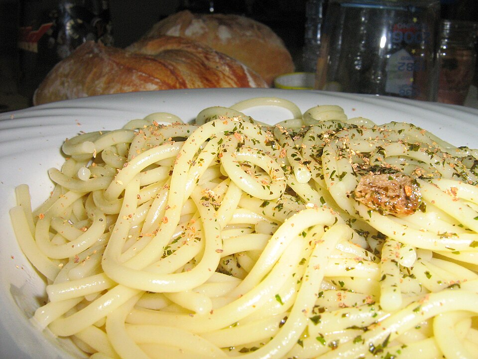 Macarrão Alho & Óleo Crocante de Restaurante preparado com temperos L'Mark